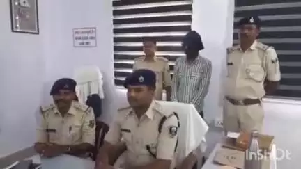 झंझारपुर: कछुवी का युवक सोशल मीडिया पर आर्म्स का फोटो वायरल करने के आरोप में गिरफ्तार, घर से देशी कट्टा और कारतूस बरामद
