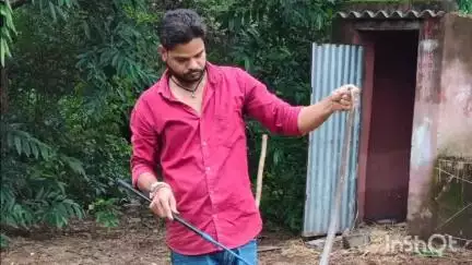 ବୀରମିତ୍ରପୁର: ଚୁଆଁବାହାର ଗ୍ରାମରେ ନାଗ ସାପକୁ ଉଦ୍ଧାର ସହ ବନ ବିଭାଗକୁ ହସ୍ତାନ୍ତର