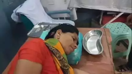 अमानगंज: अमानगंज में दीवार से गिरी महिला घायल, स्वास्थ्य केंद्र में उपचार जारी