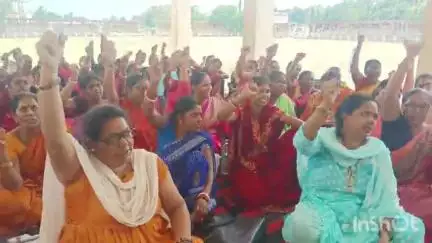 गोड्डा: गोड्डा के गांधी मैदान में झारखंड प्रदेश आंगनवाड़ी वर्कर यूनियन की बैठक आयोजित