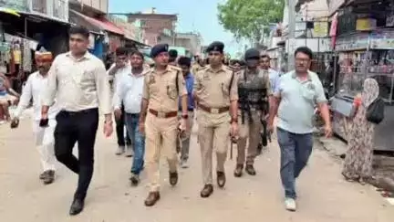 मनकापुर: मोहर्रम के दृष्टिगत एसपी ने मसकनवा क्षेत्र में पीएसी व पुलिस बल के साथ किया एरिया डोमिनेशन
