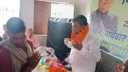 बूथ जीतो चुनाव जीतो कार्यक्रम को लेकर दिया जीत का मंत्र 
शेखपुरा. चेवारा नगर में और चकंद्र पंचायत के अन्दौली गांव में कार्यक्रम आयोजित किया गया.बैठक में बूथ अध्यक्ष सक्रिय साथी जदयू के वरिष्ठ नेता एवं नौजवान साथी बैठक में शामिल हुए.