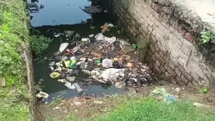 गुरुआ: विकास के दावों की खुली पोल – ताजिया से पहले सुकुल खाप में सड़कों पर फूटा ग्रामीणों का गुस्सा#j
ansamasya