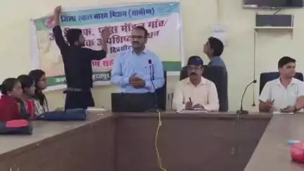 सूरजपुर: जिले में स्वच्छता कार्यशाला का आयोजन, प्लास्टिक अपशिष्ट प्रबंधन पर दी गई विस्तृत जानकारी