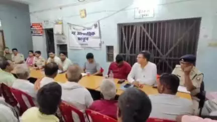धमदाहा: बुधवार को धमदाहा थाना परिसर में मुहर्रम त्यौहार को लेकर शांति समिति की बैठक का आयोजन हुआ
