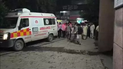एटा: किलरमऊ समीप डेरी पर दूध देने जा रही 50 वर्षीय महिला से बाइक टकराई, पिता-पुत्र सहित तीन घायल
