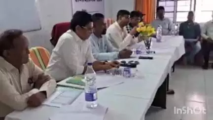 खूंटपानी: खूंटपानी के बासाहातु स्थित सामुदायिक स्वास्थ्य केंद्र में समीक्षा बैठक का आयोजन