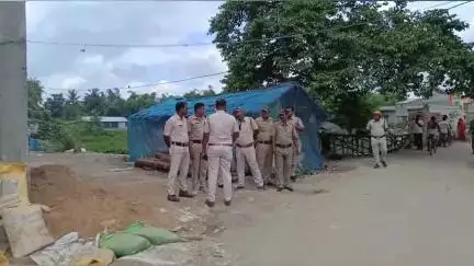 কালীগঞ্জ: মোলান্দি গ্রামে আবারো বোমা নিষ্ক্রিয় করল পুলিশ, ৩৮ টি তাজা সকেট বোমা নিষ্ক্রিয় করে বোম স্কোয়াড, উড়ানো হলো ড্রোন