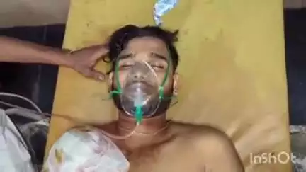 आरा: नवादा थाना क्षेत्र के प्राइवेट बस स्टैंड के पास झगड़ा देखने गए दो दोस्तों को चाकू मारा गया, दोनों जख्मी