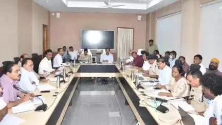 నిజామాబాద్ సౌత్: రోడ్డు ప్రమాదాల నియంత్రణకు పకడ్బందీ చర్యలు: రోడ్డు భద్రతా కమిటీ సమావేశంలో కలెక్టర్, సీపీ వెల్లడి