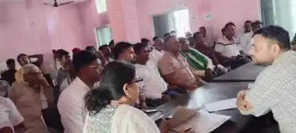 उदवंत नगर: मतदाता सूची के विशेष गहन पुनरीक्षण अभियान को लेकर प्रखण्ड कार्यालय स्थित प्रतिनिधि भवन में एसडीओ ने की बैठक
