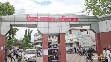 श्रीगोंदा: भीषण आणि विचित्र अपघात ! आढळगावजवळ दुभाजकाला धडकून मोटरसायकल पेटली
