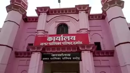 दमोह: दमोह नगर पालिका की बड़ी कार्रवाई: अतिक्रमण हटाने की मुहिम शुरू, सीएमओ और एसपी मौके पर पहुंचे