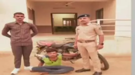 લખપત: વર્માનગર કોલોની(પાન્ધ્રો) ના ગેટ ખાતેથી ચોરીમાં ગયેલ મો.સા.સાથે આરોપીને ઝડપી પાડતી નારાયણ સરોવર પોલીસ