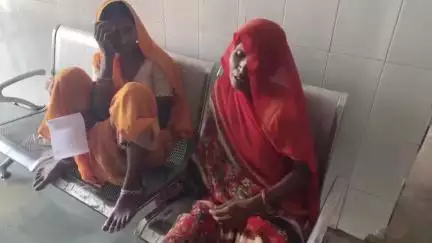 भांडेर: नगर के अकबरपुर मोहल्ले में घरेलू विवाद में पति ने पत्नी से की मारपीट, महिला मेडिकल के लिए लाई गई