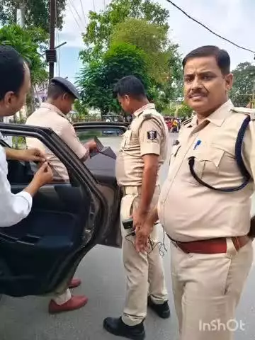 कृत्यानंद नगर: पूर्णिया पुलिस अधीक्षक महोदय के निर्देश पर चार चक्का वाहनों पर लगे काले शीशे के खिलाफ चलाया गया अभियान