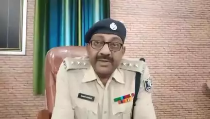 सिधवलिया: बैकुंठपुर पुलिस ने 25 हजार के इनामी अपराधी महावीर यादव को किया गिरफ्तार: सिधवलिया एसडीपीओ
