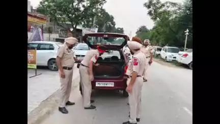 ਮਲੇਰਕੋਟਲਾ: ਮਲੇਰਕੋਟਲਾ ਪੁਲਿਸ ਵੱਲੋਂ ਸ਼ਹਿਰ ਵਿੱਚ ਅਮਨ ਕਾਨੂੰਨ ਬਣਾਏ ਰੱਖਣ ਦੇ ਲਈ ਦੇਰ ਰਾਤ ਤੱਕ ਕੀਤੀ ਗਈ ਨਾਕਾਬੰਦੀ