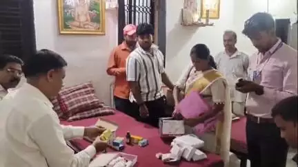 धुळे: मोहाडी उपनगरात अवैध गर्भपात प्रकरण उघड — डॉक्टरवर कारवाई, औषधांचा मोठा साठा जप्त