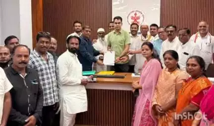 अकोट: मालमत्तांवर कर आकारणीवरची             शास्ती पुर्ण माफ करण्याचा प्रस्ताव पाठवा-भाजपचे नगरपालीका मुख्याधिकारींना निवेदन