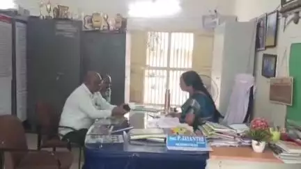 మోపిదేవి లో పాఠశాల పరిసరాలు పరిశుభ్రంగా ఉంచాలి: డీఎల్పీఓ రజావుల్లా