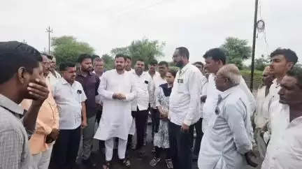 पातुर: अतिवृष्टीमुळे नुकसानग्रस्त पातूर तालुक्यातील दौरा अकोला लोकसभा मतदारसंघात केली पाहणी..