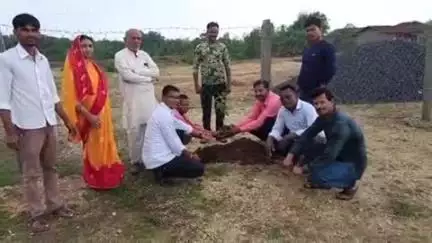 बरघाट: बरघाट के दौंदीवाडा गौशाला प्रांगण में पौधारोपण कार्यक्रम, जनप्रतिनिधि व ग्रामीण रहे शामिल