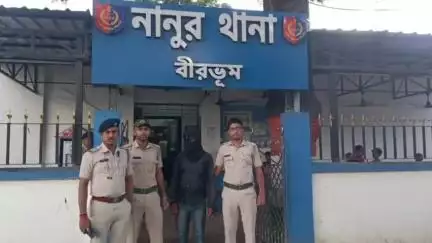 নানুর: নানুরে উপপ্রধানের বাড়িতে বোমাবাজি ঘটনায় গ্ৰেফতার ২, পাঁচ দিনের পুলিশ হেফাজতের নির্দেশ আদালতের