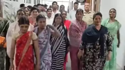 नगर: भटके विमुक्त आदिवासी समाजाच्या विविध मागण्यांसाठी जिल्हाधिकाऱ्यांना निवेदन