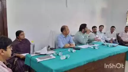 सौर बाज़ार: सौर बाजार प्रखंड में जिलाधिकारी ने गहन पुनरीक्षण अभियान की समीक्षा बैठक कर दिए निर्देश