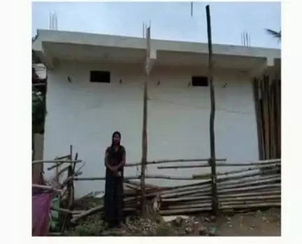 रामानुजनगर: बिहान योजना अंतर्गत स्वयं सहायता समूह के सदस्य द्वारा लिए गए ऋण राशि से प्रधानमंत्री आवास का निर्माण कराया गया
