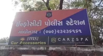 ગાંધીનગર: કોબા સર્કલ પાસે CA વિદ્યાર્થિનીનું મોત,એક્ટિવા પરથી પડ્યા બાદ અજાણ્યા વાહને કચડી નાખી હતી