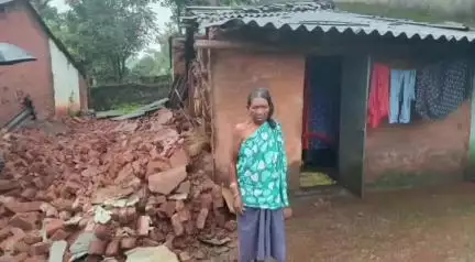 ରାୟଗଡା: ଲଗାଣ ବର୍ଷାରେ କାଶୀପୁର ବ୍ଳକର ହାଡ଼ିଗୁଡା ଗ୍ରାମପଞ୍ଚାୟତର ଗୁଗୁପୁଟ ଗ୍ରାମର କତେ ମାଝିଙ୍କ ଘର ଭାଙ୍ଗିଲା
