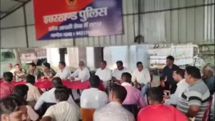 मुहर्रम त्यौहार को शांतिपूर्ण माहौल में संपन्न कराने के लिए प्रमुख राजकुमार पाठक की अध्यक्षता में हुई बैठक