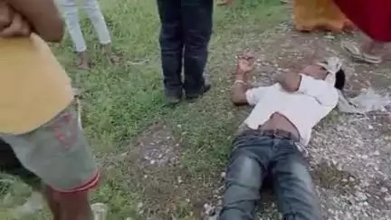 कोचाधामन: अंधासुर के पास तेज रफ्तार बाइक बिजली के खंभे से टकराई, एक युवक गंभीर रूप से घायल