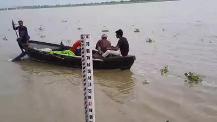 गाज़ीपुर: गाजीपुर में गंगा नदी का जलस्तर तेजी से बढ़ रहा है, तटवर्ती इलाकों में चिंता का माहौल