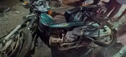 మార్కాపురం: కలుజువ్వలపాడు సమీపంలో రెండు ద్విచక్ర వాహనాలు ఢీకొని ఒకరు అక్కడికక్కడే మృతి