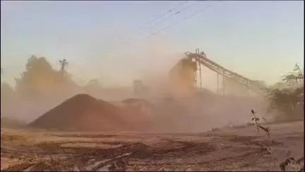जांजगीर: देवरहा गांव में क्रेशर संचालक की मनमानी, सड़क किनारे ही कर रहा क्रेशर का संचालन, लोगों को हो रही परेशानी#jansamasya