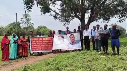लातेहार: टोरी चंदवा में फ्लाईओवर के लिए किसानों ने नितिन गडकरी का ध्यान खींचने हेतु शुरू की दो दिवसीय पदयात्रा