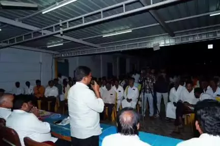 కొండపి: టంగుటూరు మండలం తూర్పునాయుడుపాలెంలో కార్యకర్తలతో సమావేశం నిర్వహించిన మంత్రి స్వామి