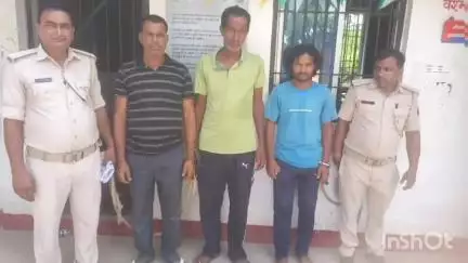 शंकरपुर: कलहुआ एवं परसा गांव में पुलिस ने छापामारी कर एक शराबी व दो फरार वारंटियों को किया गिरफ्तार
