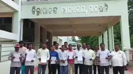 ମୋହନା: ଛେଲାଗଡ଼ ଗ୍ରାମ ପଞ୍ଚାୟତ ସହ ବିଭିନ୍ନ ପଞ୍ଚାୟତ ର ସମସ୍ୟା କୁ ସମାଧାନ କରିବା ଗଜପତି ପାଇଁ ଜିଲ୍ଲାପାଳ ଙ୍କ ଦ୍ୱାରସ୍ତ ହେଲେ ଆଞ୍ଚଳ ବାସୀ #