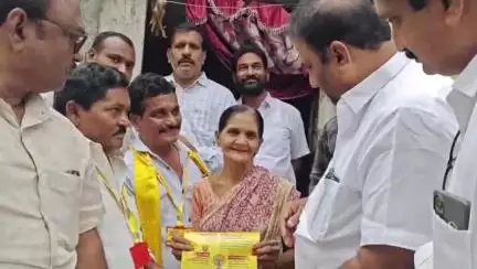 ప్రజలకు మెరుగైన పరిపాలన, సంక్షేమ పథకాలు అందించడమే కూటమి ప్రభుత్వ లక్ష్యం: అనాతవరంలో ఎమ్మెల్యే దాట్ల సుబ్బరాజు