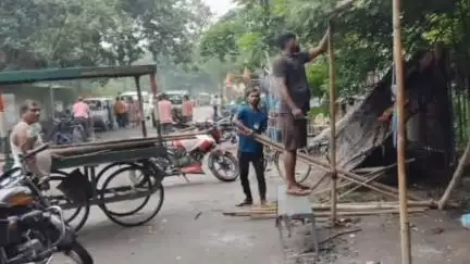 बाघमारा/कतरास: धनबाद डीआरएम के निर्देश पर आरपीएफ ने कतरासगढ़ स्टेशन के आसपास की दुकानें हटाईं