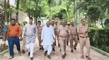 चकिया: दुबेपुर में वन महोत्सव कार्यक्रम में चकिया विधायक ने वृक्षारोपण किया, स्कूली बच्चों में बांटे पौधे