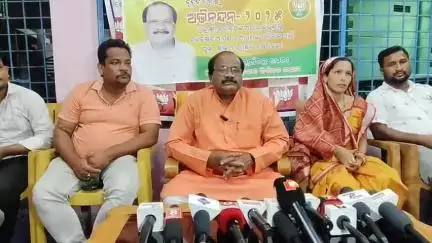 ଖଲ୍ଲିକୋଟ୍: ସୋସିଆଲ ମିଡ଼ିଆରେ ଅପ ପ୍ରଚାର କୁ ନେଇ ଖଲ୍ଲିକୋଟ ସ୍ଥିତ ବିଧାୟକଙ୍କ ବାସ ଭବନରେ ସାମ୍ବାଦିକ ସମ୍ମିଳନୀ ଅନୁଷ୍ଠିତ