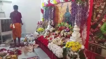 জয়নগর ১: জয়নগর তিলিপাড়া নন্দীবাড়ির মাসির বাড়িতে আজ ৫৬ ভোগ নিবেদন