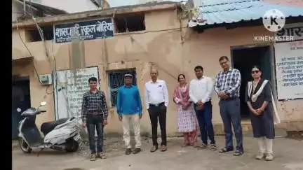 छिंदवाड़ा: छिंदवाड़ा जिला शिक्षा अधिकारी जी एस बघेल ने पिंडरई कला सहित अन्य स्कूलों का किया औचक निरीक्षण
