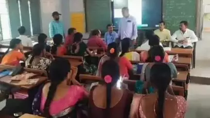 శంకరంపేట ఏ: పెద్ద శంకరంపేట లో మహిళా సంఘాల సభ్యులకు అక్షరాస్యతపై అవగాహన