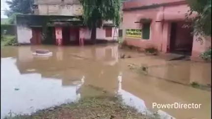 ଡାବୁଗାଁ: ବର୍ଷାରେ ବେହାଲ ପାପଡାହାଣ୍ଡି ଅଞ୍ଚଳ, ରାସ୍ତା ଘାଟ ଓ ବିଦ୍ୟାଳୟରେ ପଶିଲା ପାଣି